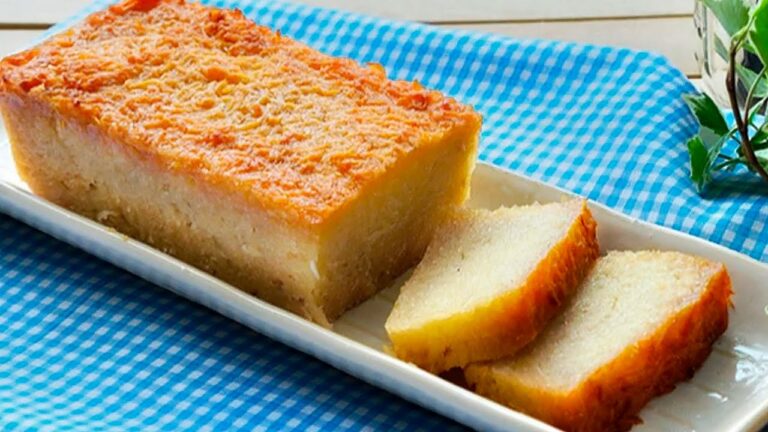 A FORMA QUE É FEITO ESSE BOLO DE MANDIOCA VAI TE DEIXAR DE QUEIXO CAÍDO 😮