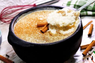 ARROZ DOCE MINEIRO DE UM JEITO SIMPLES E COM 1 INGREDIENTE BEM DIFERENTE