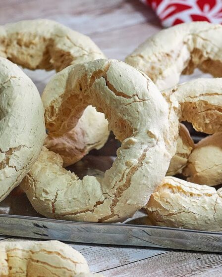 BISCOITÃO DE POLVILHO MINEIRO BEM DIFERENTE E COM POUCOS INGREDIENTES