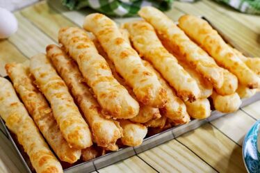 BISCOITO CAIPIRA DE PARMESÃO COM UM SEGREDO INFALÍVEL VINDO DIRETO DA ROÇA