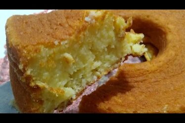 BOLO DE AIPIM | MANDIOCA COZIDO - Assim você nunca comeu parece PUDIM