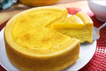 BOLO DE BAGAÇO DE MILHO com uma cobertura INACREDITÁVEL 😳