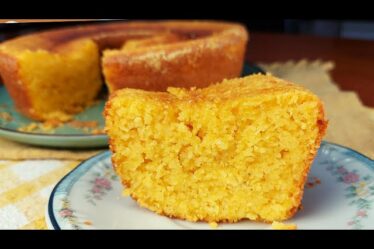 BOLO DE FLOCÃO DE MILHO | RÁPIDO, FÁCIL E FOFINHO | FEITO COM MILHO DE LATINHA | NOSSA COZINHA