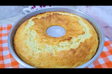 BOLO DE MANDIOCA COM COCO DE LIQUIDIFICADOR MACIO E FOFINHO | NOSSA COZINHA