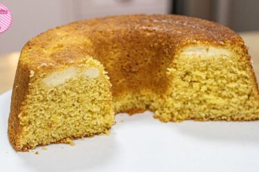 BOLO DE MILHO DE LATINHA CREMOSO COM REQUEIJÃO | RECEITAS DA CRIS