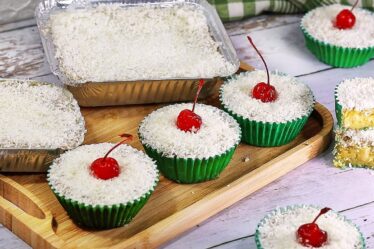 BOLO DE MILHO DELICIA MINEIRA FEITO COM 4 INGREDIENTES e SEM FARINHA