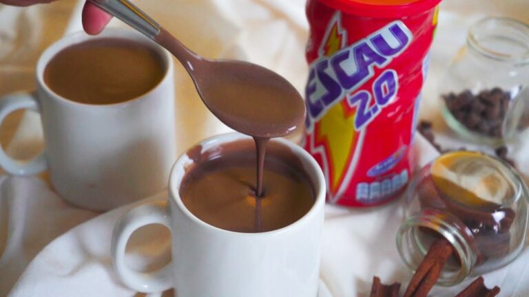 CHOCOLATE QUENTE CREMOSO COM NESCAU | Nandu Andrade