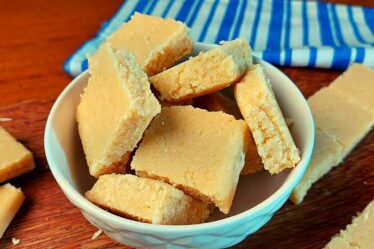 COCADA DE CORTE COM LEITE CONDENSADO | FÁCIL E DELICIOSA | NOSSA COZINHA