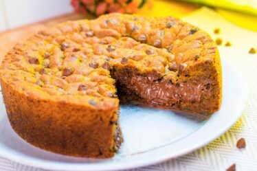 COMO FAZER BOLO COOKIE - Já sai RECHEADO DO FORNO 😋