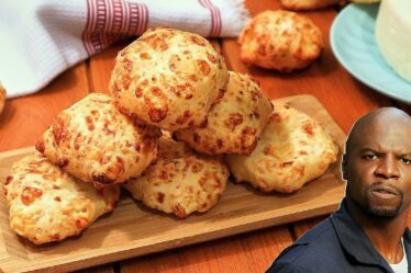 Como Fazer PÃO DE QUEIJO de "POBRE" bem MINEIRO - Somente 3 INGREDIENTES