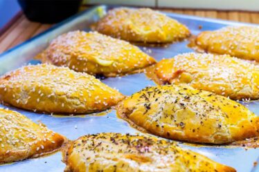 Como fazer PASTEL DE MASSA PODRE com 2 DICAS INFALÍVEL