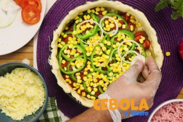Como Fazer uma TORTA DE SALSICHA PERFEITA com uma Massa que Você NÃO VAI ACREDITAR