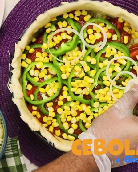 Como Fazer uma TORTA DE SALSICHA PERFEITA com uma Massa que Você NÃO VAI ACREDITAR