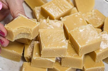 DOCE DE LEITE DE CORTE DAS ANTIGAS FEITO EM MINUTOS! DERRETE NA BOCA E É SUPER FÁCIL DE FAZER