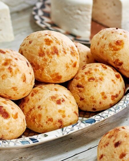 FAÇA A RECEITA ORIGINAL DO VERDADEIRO PÃO DE QUEIJO MINEIRO