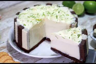 FAÇA A TORTA DE LIMÃO MAIS DIFERENTE DA SUA VIDA, VOCÊ NUNCA MAIS VAI QUERER OUTRA