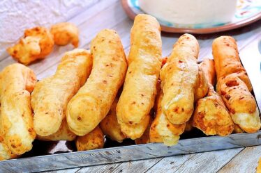 FAÇA BISCOITO FRITO DE POLVILHO E QUEIJO MINEIRO, RECEITA ORIGINAL