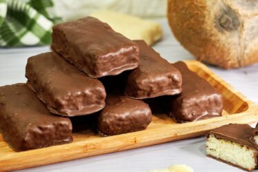 FAÇA COCADA PRESTÍGIO MINEIRA COM SOMENTE 3 INGREDIENTES