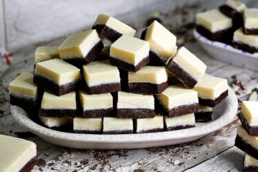FAÇA DADINHO DE DOCE DE LEITE COM CHOCOLATE QUE DERRETE NA BOCA E SEM LEITE CONDENSADO