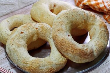 FAÇA O FAMOSO BISCOITÃO DE POLVILHO "ANEL DE ELEFANTE", RECEITA MINEIRA DIRETO DA ROÇA