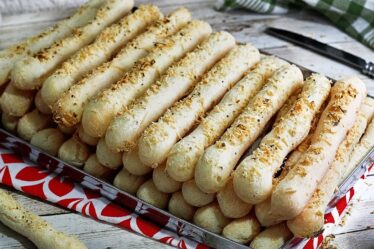 FAÇA O FAMOSO BISCOITO PALITO MINEIRO TEMPERADO, FEITO COM POLVILHO E 1 SEGREDINHO