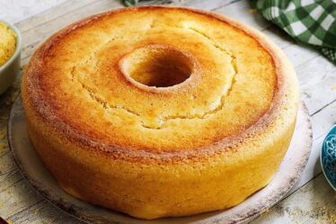 FAÇA O FAMOSO BOLO DE FARINHA DE MILHO, RECEITA MINEIRA SENSAÇÃO DO MOMENTO NA INTERNET