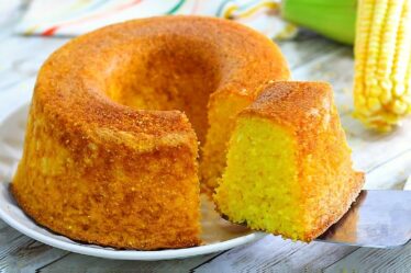 FAÇA O FAMOSO BOLO DE MILHO CAIPIRA, FEITO SEM FUBÁ E SEM TRIGO