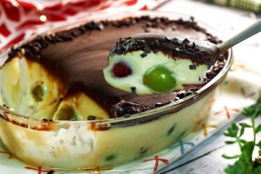 FAÇA UM BOMBOM DE TRAVESSA PERFEITO - RECEITA SUPER SIMPLES QUE IRÁ SALVAR SEU DIA