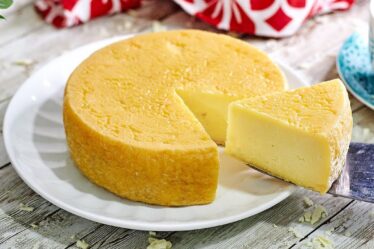 FAÇA UM QUEIJO MEIA CURA CASEIRO DE UMA FORMA FÁCIL E BEM MINEIRINHA