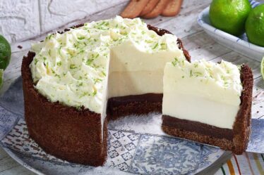FAÇA UMA TORTA DE LIMÃO PERFEITA SEM GELATINA, SEM AMIDO e COM UMA COBERTURA SENSACIONAL