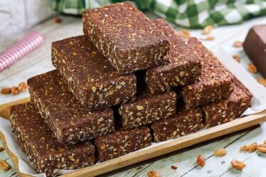 MELHOR DOCE DE AMENDOIM DA VIDA - PAÇOCA MINEIRA COM CHOCOLATE EM 15 MINUTOS