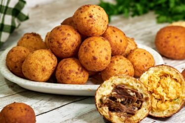 NÃO COMO MAIS PÃO DE QUEIJO DEPOIS QUE DESCOBRI ESTA RECEITA | CASULO DE QUEIJO