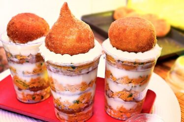 NUNCA MAIS você irá querer comer COXINHA de outro jeito - COXINHA DE COPO
