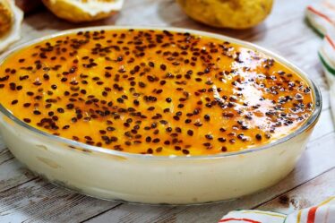 O MOUSSE DE MARACUJÁ MAIS ECONÔMICO DA VIDA, sem GELATINA, sem AMIDO