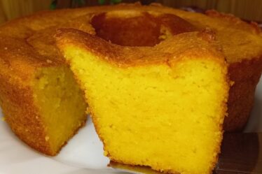 🔥O TRUQUE QUE DEIXA O BOLO DE FLOCÃO TÃO ÚMIDO QUE VOCÊ NÃO VAI ACREDITAR ( sem trigo)