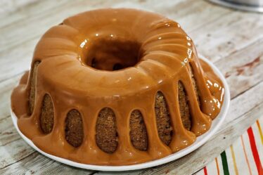 RECEITA DE BOLO DE BANANA FEITO DESTE JEITO TENHO CERTEZA QUE NUNCA VIU