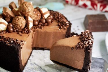 RECEITA DE TORTA MOUSSE DE CHOCOLATE COMO ESSA VOCÊ NUNCA VIU | FÁCIL E RÁPIDA