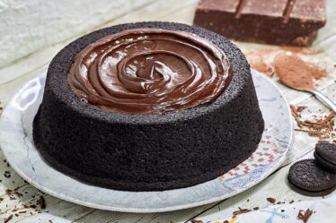 SÓ FAÇO BOLO DE CHOCOLATE ASSIM, SEM FARINHA E OVOS - 3 INGREDIENTES