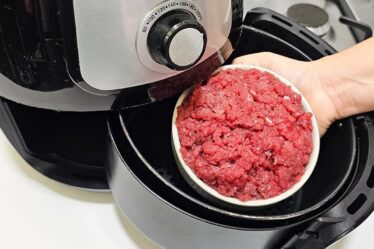 DESSE JEITO VOCÊ NUNCA VIU! CARNE MOÍDA na Air Fryer – pronta em minutos!