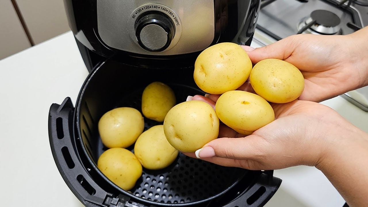 DESSE JEITO VOCÊ NUNCA VIU! BATATA na Air Fryer 😋
