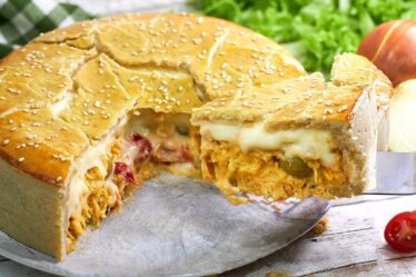 TORTA CAIPIRA DE FRANGO COM UMA MASSA QUE VOCÊ NUNCA VIU | SEM MANTEIGA