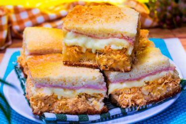 TORTA DE FRANGO DIFERENTE com MASSA CREMOSA e SEM LIQUIDIFICADOR
