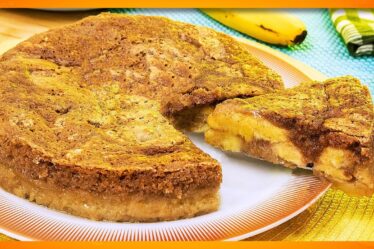 VOCÊ NUNCA COMEU UM BOLO DE BANANA FEITO ASSIM - CROCANTE, CREMOSO E SUCULENTO