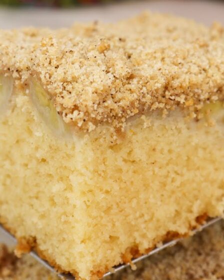 A MASSA DESSA TORTA DESMANCHA NA BOCA! CUCA DE BANANA COM FAROFA! UMA DELÍCIA PARA O LANCHE