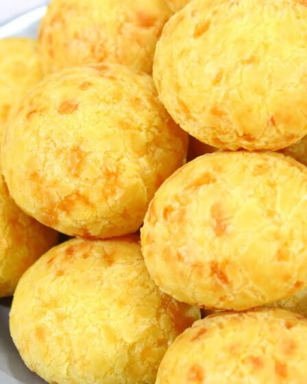 A MELHOR RECEITA DE PÃO DE QUEIJO QUE VOCÊ VAI COMER - CROCANTE POR FORA E MACIO POR DENTRO