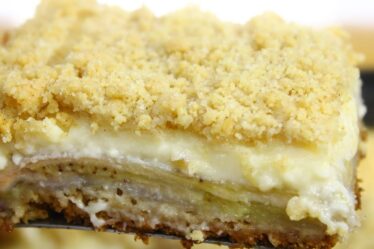 A MELHOR TORTA DE BANANA CREMOSONA QUE JÁ SAI RECHEADA DO FORNO - VOCÊ PRECISA EXPERIMENTAR