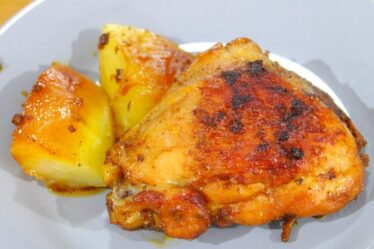 AGORA SÓ FAÇO ASSIM, FRANGO ASSADO NA PANELA DE PRESSÃO MUITO SUCULENTO - PRONTO EM POUCOS MINUTOS
