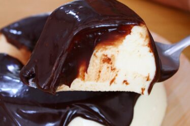 BATEU, GELOU TA PRONTO! SOBREMESA DE LEITE NINHO COM CHOCOLATE SEM FORNO!