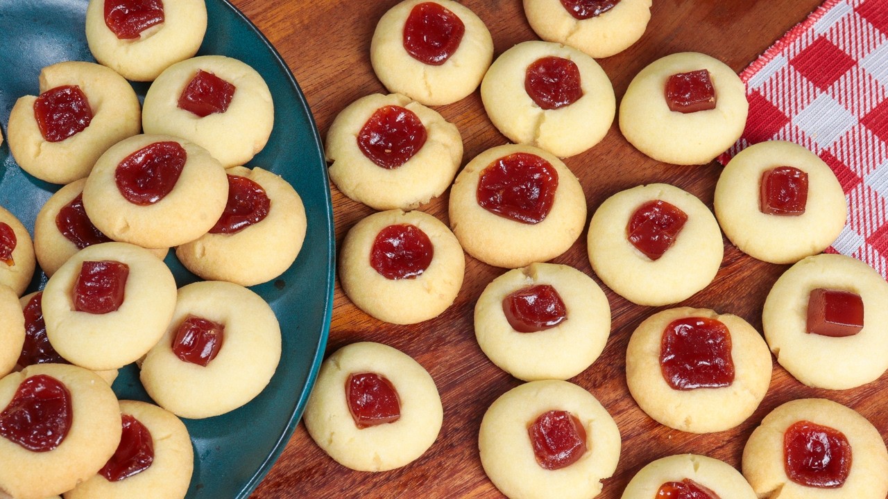 BISCOITINHO AMANTEIGADO COM POUCOS INGREDIENTES - RECEITA ECONOMICA DE BOLACHA QUE DESMANCHA NA BOCA