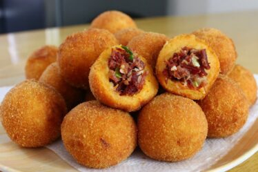 BOLINHO DE CARNE SECA COM ABÓBORA INCRIVELMENTE DELICIOSO